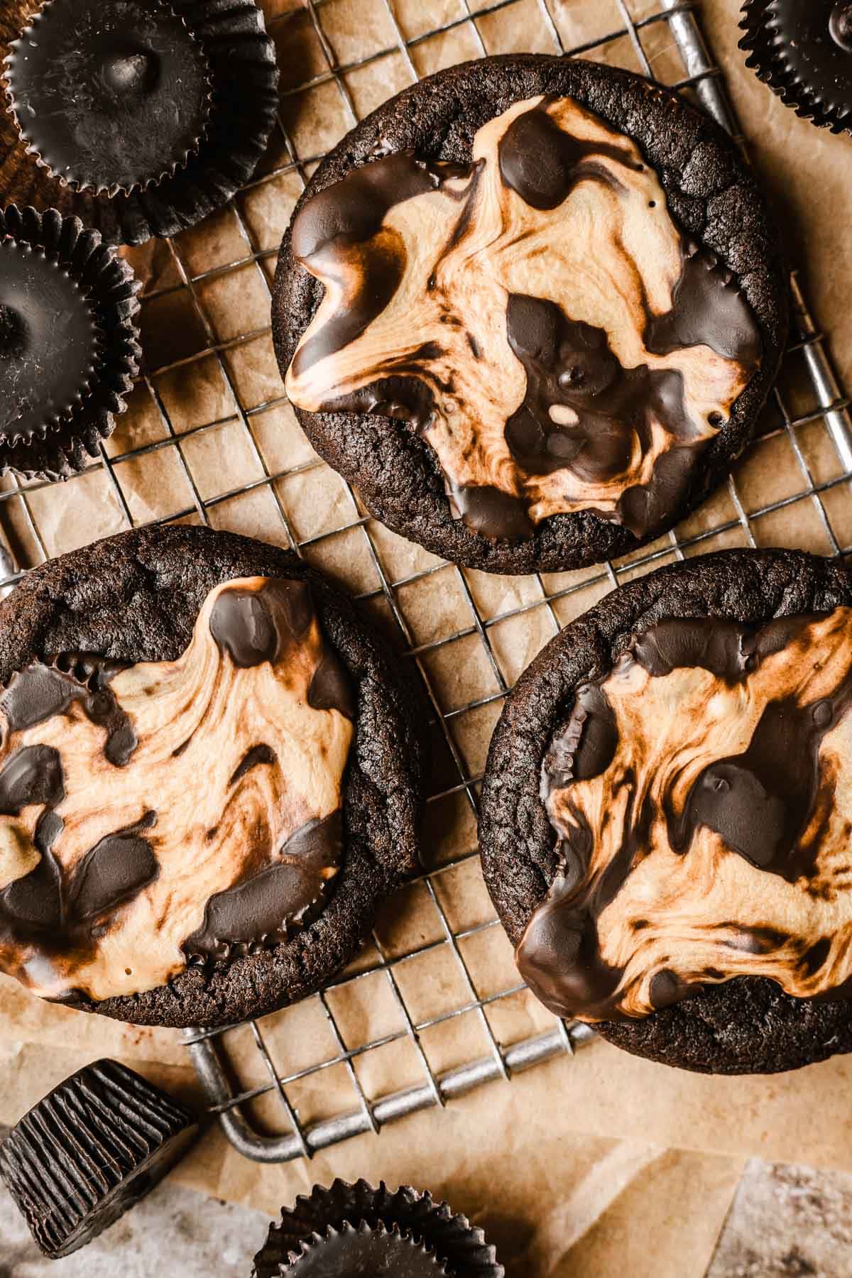 Chocolate peanut butter cup cookies on a cooling rack.