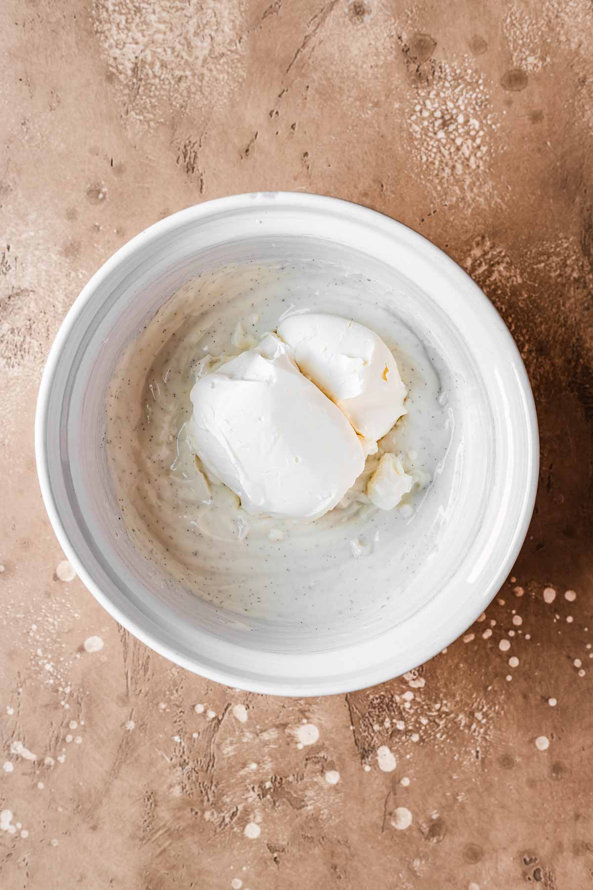 A bowl of greek yogurt and vanilla with mascarpone added.