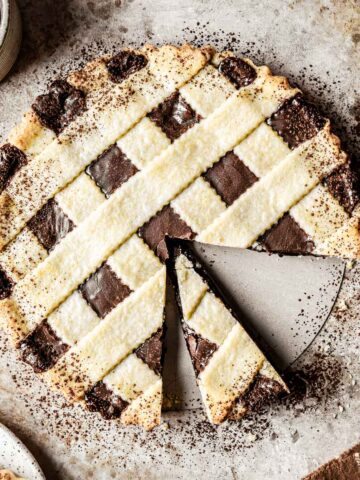 A crostata alla nutella with a few slices removed.