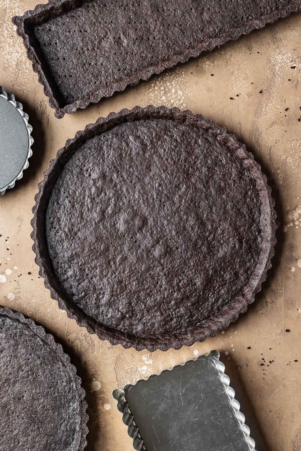 A round baked chocolate tart crust.