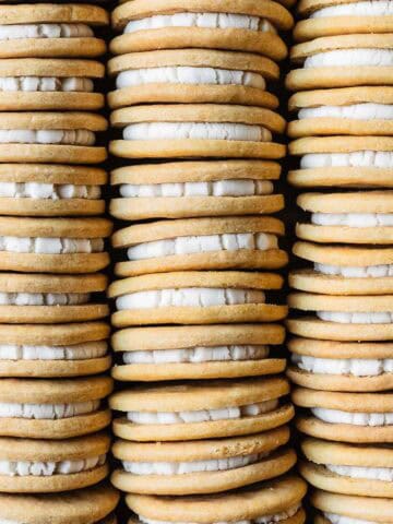 Three rows of vanilla sandwich cookies stuffed with vanilla creme.