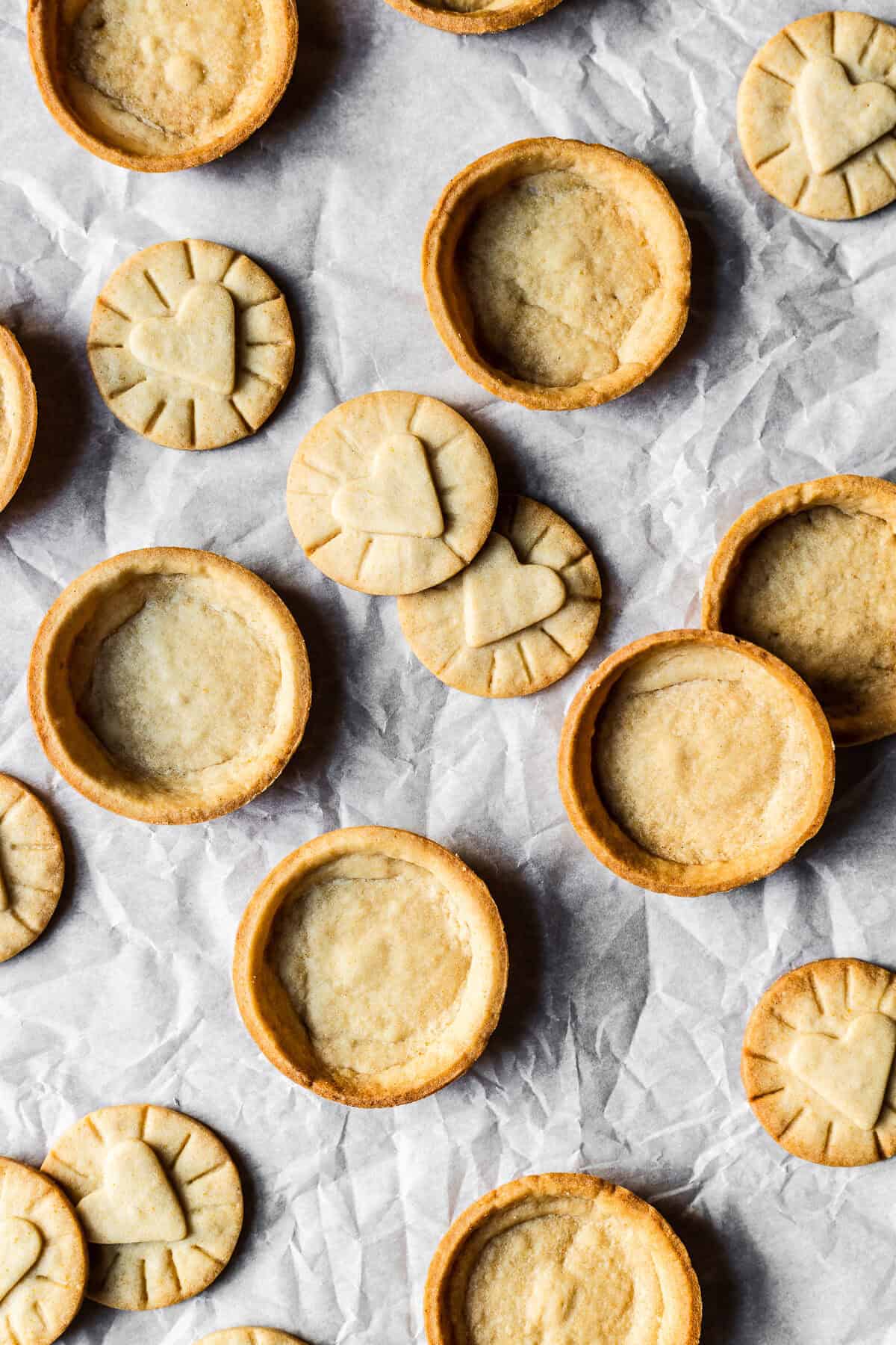 Baked cookie shells and tops for nutella biscuits.